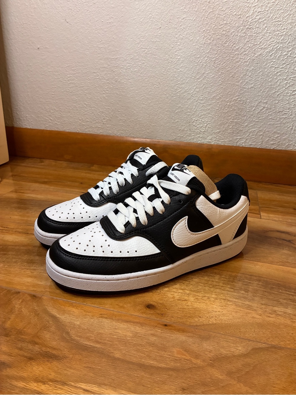 Nike Women’s Court Vision Athletic Sneaker Shoes, black/white- size 6